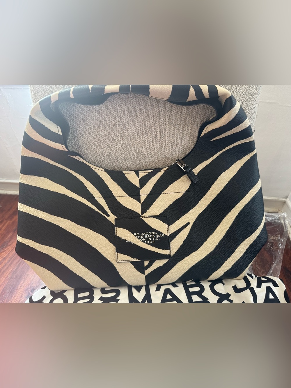 Marc Jacobs The Sack Bag Zebra-print in Black and Cream - Picture 5 of 11